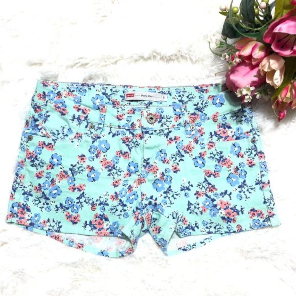 🌟🌟RARE 🌟🌟 Levi’s Limited Edition shorts